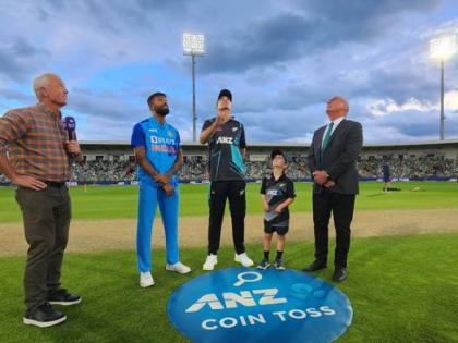 India vs New Zealand T20I live scorecard update : India have made one change to their playing XI. Harshal Patel comes into the side in place of Washington Sundar, New Zealand opt to bat | IND vs NZ live T20I : Sanju Samson आजही बाकावर; तिसऱ्या सामन्यात भारताच्या संघात एक बदल