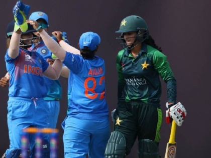 Women's Asia Cup T20, INDvsPAK: India's Pori 'heavy heavy', beating Pakistan in the final round | Women's Asia Cup T20, INDvsPAK : भारताच्या पोरी 'लय भारी', पाकिस्तानचा पराभव करत धडकल्या अंतिम फेरीत  