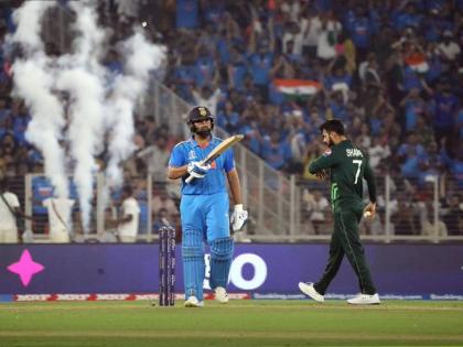 ICC ODI World Cup IND vs PAK Live : India beat Pakistan by 7 wickets, registered 3rd win and became at Point table toper  | IND vs PAK Live : भारताची विजयी हॅटट्रिक! रोहित शर्मा 'हिट', पाकिस्तानला केलं चारी मुंड्या चीत