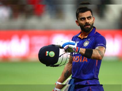 Asia Cup 2022, IND vs PAK : Virat Kohli said, "when I left Test captaincy, only MS Dhoni messaged me out of so many people who had my number. There's a different bond with MS". | Asia Cup 2022, IND vs PAK : कसोटी कर्णधारपद सोडलं तेव्हा 'एका' व्यक्तिनेच मला मॅसेज केला; Virat Kohliच्या वक्तव्यानं नवं वादळ 