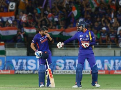 T20 Asia Cup 2022 Super 4 Ind vs Pak Highlight : India scores their fastest 100 runs against Pakistan in T20is - 10.4 overs, Fifty by Virat Kohli in 36 balls, break rohit sharma record | Asia Cup 2022 Super 4 Ind vs Pak Highlight : Six मारून विराट कोहलीने पूर्ण केले अर्धशतक, मोडला रोहितचा विक्रम; भारतीय संघाने पाकिस्तानविरुद्ध नोंदवले जलद शतक 