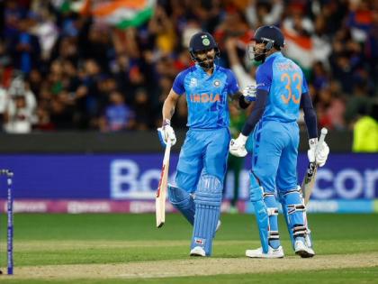 India vs Pakistan T20 Worldcup 2022 live match Scoreboard :  ृIndia beat Pakistan by 4 wickets in Super 12, Virat kohli ( 82*) & Hardik Pandya ( 40) hundred run partnership | India Vs Pakistan T20 Live : विराट कोहली, हार्दिक पांड्याने पाकिस्तानची जिरवली, टीम इंडियाने चतुराईने थरारक मॅच जिंकली