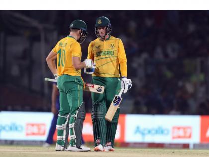 IND vs SA 1st T20I Live : unbeaten 131-run partnership between David Miller (64*) and Rassie van der Dussen (75*), South Africa beat India by 7 wickets | David Miller, IND vs SA 1st T20I Live : डेव्हिड मिलर- Rassie van der Dussen यांनी वाट लावली; टीम इंडियाने विश्वविक्रम करण्याची संधी गमावली