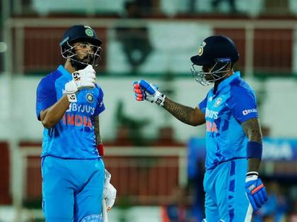 IND vs SA 1st T20I Live Updates : KL Rahul's fifty in 56 balls and Suryakumar Yadav's fifty in 33 balls finishes the game for India, take 1-0 lead against South Africa | IND vs SA 1st T20I Live Updates : लोकेश राहुल, सूर्यकुमार यादव यांची नाबाद अर्धशतकं; भारताचा दणदणीत विजय