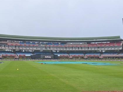 IND vs SA 2nd T20I : Bad news: About 40 minutes to toss and we are witnessing a steady drizzle.  | भारत-दक्षिण आफ्रिका सामन्याच्या टॉसला ४० मिनिटं बाकी अन्...; BCCI चं ट्विट व्हायरल 