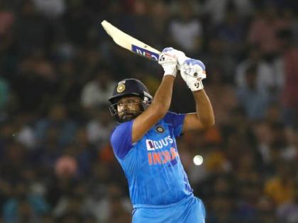 IND vs SA, 2nd T20I Live Updates : Rohit Sharma becomes the first Indian captain to complete 500 runs in a calender year | IND vs SA, 2nd T20I Live Updates : एक चौकार अन् मोडला विराटचा विक्रम, Rohit Sharmaने भारतीय कर्णधारांमध्ये रचला इतिहास