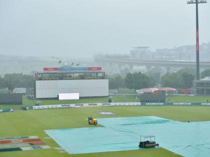 India vs South Africa 1st Test: Rain on second day of Centurion Test, umpires announce lunch without a single ball game | India vs South Africa 1st Test: सेंच्युरियन कसोटीच्या दुसऱ्या दिवशी पावसाची बँटिग, एकाही चेंडूचा खेळ न होता पंचांनी केली लंचची घोषणा