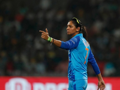 INDW vs AUSW 2022 We are definitely missing a bowling coach says India women’s captain Harmanpreet Kaur ahead of t20 world cup 2023  | INDW vs AUSW 2022: "आम्हाला गोलंदाजी प्रशिक्षकाची नक्कीच उणीव भासत आहे", हरमनप्रीत कौरने व्यक्त केली खदखद