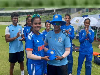  indw vs banw Rashi Kanojia is making his debut for India in the 3rd t20 match while Smriti Mandhana is playing in the 200th Twenty20 international  | स्वप्नपूर्ती! भारतीय जवानाची 'लेक' टीम इंडियात; बांगलादेशविरूद्धच्या सामन्यातून पदार्पण