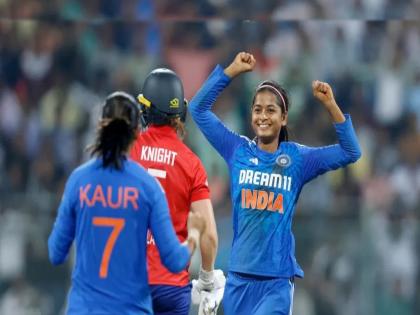 INDW vs ENGW Shreyanka Patil and Saika Ishaq, the young Indian players, performed brilliantly, Smriti Mandhana scored 48 runs to lead India to victory in the third T20 match | INDW vs ENGW : भारतानं मालिका गमावली पण शेवट गोड; युवा खेळाडूंनी अखेरचा सामना गाजवला