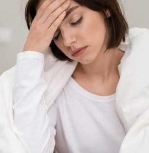 चुकूनही 'या' लक्षणांकडे करू नका दुर्लक्ष, समजून घ्या शरीरात झालंय इन्फेक्शन, पाहा काय असतात संकेत