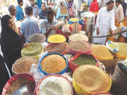 How to live The prices of gas pulses along with groceries have gone up even the bread of the poor has disappeared from the plate | जगायचं कसं? किराण्यासह गॅस, कडधान्ये यांचे भाव कडाडले, गरिबांची भाकरीही ताटातून गायब