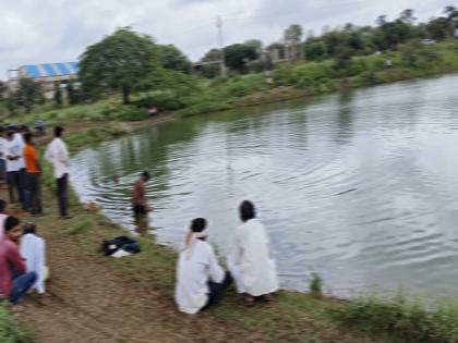 The body of a devotee who slipped and drowned in the lake was found after 12 hours | पाय घसरून तलावात पडलेल्या भाविकाचा १२ तासानंतर सापडला मृतदेह