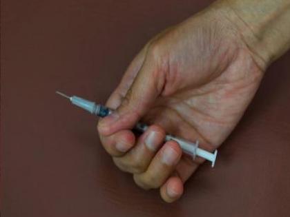 Drug injection smuggling in Vita area Sangli four arrested Goods worth 10 lakh seized | Sangli: विटा परिसरात नशेच्या इंजेक्शनची तस्करी, चौघांना अटक; १० लाखांचा मुद्देमाल जप्त Drug injection smuggling in Vita area Sangli four arrested Goods worth 10 lakh seized | Sangli: विटा परिसरात नशेच्या इंजेक्शनची तस्करी, चौघांना अटक; १० लाखांचा मुद्देमाल जप्त
