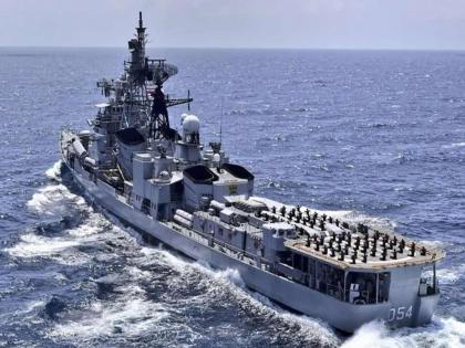 Blast in AC compartment of INS Ranvir led to death of 3 sailors | युद्धनौकेच्या ‘एसी’मध्ये स्फोट झाल्याची शक्यता; ११ जखमींची प्रकृती स्थिर