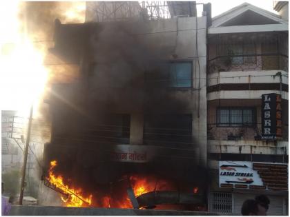 25 electric bikes burn in showroom fire in Nanded | नांदेडमध्ये शोरुमच्या आगीत २५ इलेक्ट्रिक बाईक जळून खाक