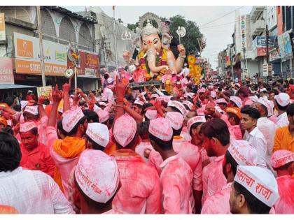 Ganesh Visarjan: Come early next year! The DJ fades to the sound of drums, the excitement rises as he bids farewell to Bappa | Ganesh Visarjan: ढोल ताशांच्या गजरा पुढे डिजे फिका, बाप्पाला निरोप देताना उत्साह शिगेला