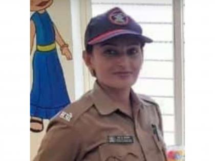 After the accident, a female police officer died on the spot after the horn of a stray bull entered her head | अपघातानंतर उधळलेल्या बैलाचे शिंग डोक्यात घुसून महिला पोलिसाचा जागीच मृत्यू