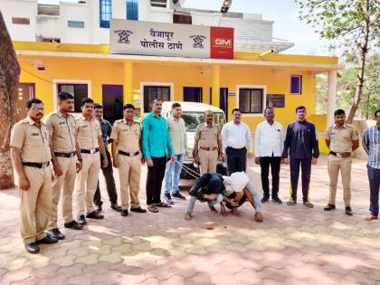 Midnight thrill! The police ran for two kilometers while catching the looting thieves | मध्यरात्रीचा थरार! लूटमार करणाऱ्या चोरट्यांना पकडताना दाेन किलोमीटर धावले पोलिस