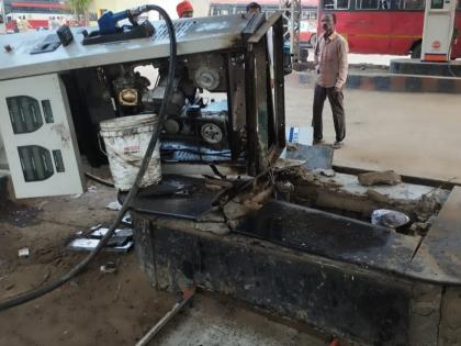 A major disaster was averted; The diesel piped into the tank and the bus moved on; In a moment, the pump fell apart | मोठा अनर्थ टळला; डिझेल पाईप टाकीतच अन् बस पुढे गेली; क्षणात पंप उखडला