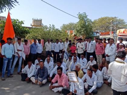 Maratha Reservation: Maratha community agitation ignites in Vadikala: Rastraroko in many villages in support | Maratha Reservation: वडीकाळ्यातील मराठा समाजाचे आंदोलन पेटले: समर्थनार्थ अनेक गावात रास्तारोको