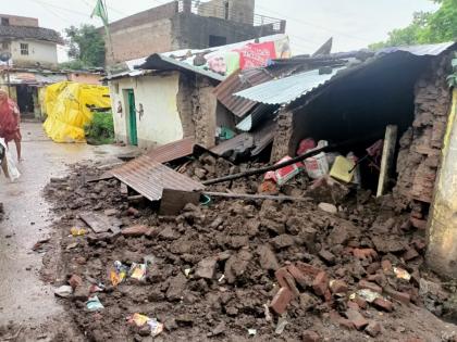 In Hingoli district for two days now Kayadhu river flooded, house fell | हिंगोली जिल्ह्यात दोन दिवसांपासून संततधार; कयाधू नदीला पूर, घर पडले