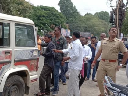 'rather die than live in terror'; Attempted self-immolation by youth in Ambajogai court area | 'दहशतीत जगण्यापेक्षा मरतो'; अंबाजोगाई न्यायालय परिसरात युवकाचा आत्मदहनाचा प्रयत्न