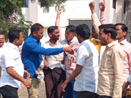 Attempt of self-immolation of youth for reservation in Parbhani Collectorate area | परभणी जिल्हाधिकारी कार्यालय परिसरात आरक्षणासाठी तरुणाचा आत्मदहनाचा प्रयत्न