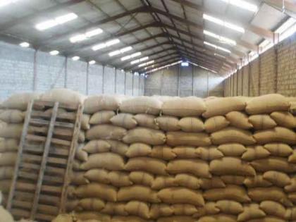 Inspection of ration warehouses through four supply officers | जळगाव जिल्ह्यात चार पुरवठा अधिका-यांमार्फत रेशन गोदामांची तपासणी