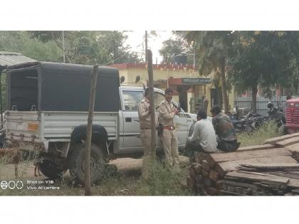 Inter-state teak wood smuggling; Forest officials of Madhya Pradesh entered Parawada to search for the accused | आंतरराज्य सागवान तस्करी; आरोपीच्या शोधार्थ मध्य प्रदेशचे वन अधिकारी परतवाड्यात दाखल