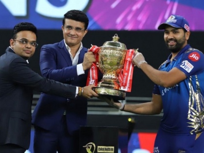 Sourav Ganguly confirms IPL 2022 league matches to be held in Mumbai, Navi Mumbai and Pune. Ahmedabad could host the playoffs | Big News : IPL 2022 भारतातच खेळवणार, सौरव गांगुलीची मोठी घोषणा; प्ले ऑफचा मान अहमदाबादला तर अन्य सामने...  