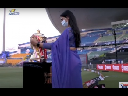 IPL 2020: Check how IPL 2020 trophy is brought to the stadium everyday, Video | IPL 2020 ची ट्रॉफी रोज स्टेडियमवर कशी व कोण आणतं; पाहा खास Video