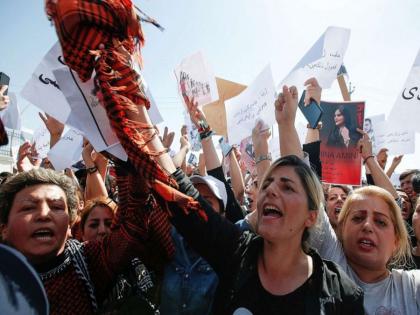 Iranian police firing on women protesting against hijab, 50 people have died so far | हिजाबविरोधात आंदोलन करणाऱ्या महिलांवर इराणी पोलिसांचा गोळीबार, आतापर्यंत ५० जणांचा मृत्यू 