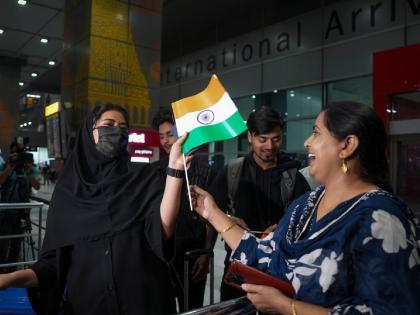 Operation Sindhu: 1000 students stranded in Iran to return home! Air route opened for India | Operation Sindhu : इराणमध्ये अडकलेले १००० विद्यार्थी मायदेशी परतणार! भारतासाठी खुला केला हवाई मार्ग Operation Sindhu: 1000 students stranded in Iran to return home! Air route opened for India | Operation Sindhu : इराणमध्ये अडकलेले १००० विद्यार्थी मायदेशी परतणार! भारतासाठी खुला केला हवाई मार्ग