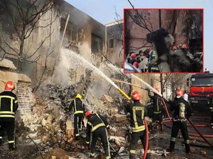 Iran News: A fighter jet crashes on a school, three died including the pilot | Iran News: शाळेवर कोसळले लढाऊ विमान, वैमानिकासह तिघांचा मृत्यू