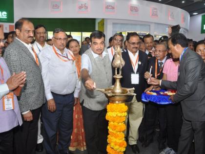 Priority to construction of quality roads at low cost: Nitin Gadkari | कमी खर्चात गुणवत्तापूर्ण रस्ते बांधकामांना प्राधान्य : नितीन गडकरी