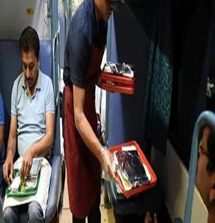 Indian Railways : रेल्वेने खाद्यपदार्थांच्या मेनूमध्ये केला बदल; उद्यापासून ट्रेनमध्ये मिळणार 'हे' पदार्थ