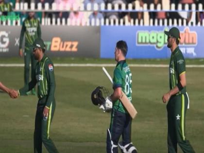 IRE vs PAK 1st T20I Ireland defeated Pakistan's World Cup team by 1 ball and 5 wickets | IRE vs PAK : आयर्लंडने पाकिस्तानच्या वर्ल्ड कप संघाला लोळवलं; पराभव पाहून बाबर बघतच राहिला