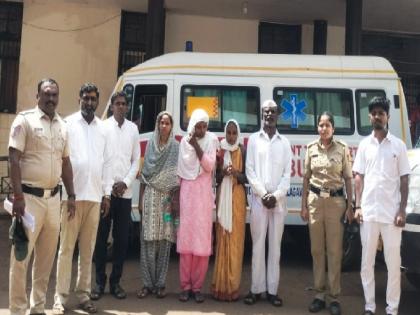Tukaram Irkar and his family members from Anantapur, who claimed to be a suicide bomber were detained by the police and health administration on Sunday | देहत्याग करतो म्हणणारे इरकर कुटुंबीय ताब्यात; धार्मिक पुस्तके, साहित्य जप्त Tukaram Irkar and his family members from Anantapur, who claimed to be a suicide bomber were detained by the police and health administration on Sunday | देहत्याग करतो म्हणणारे इरकर कुटुंबीय ताब्यात; धार्मिक पुस्तके, साहित्य जप्त