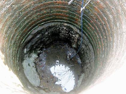 455 wells in Balpurpur taluka not cleared from administration | बाळापूर तालुक्यातील ४५५ विहिरींचा वांधा!