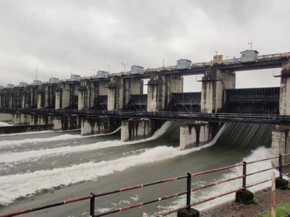 water discharge from 13 gates of isapur dam begins alert issued to villages on the banks of painganga river | इसापूर धरणाच्या १३ दरवाजांतून पाण्याचा विसर्ग सुरु; पैनगंगा नदीकाठावरील गावांना सतर्कतेचा इशारा