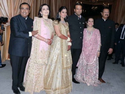  SEE PICS: Isha-Anand's reception ceremony, presented by Oscar-winner composer Rehman special performance | SEE PICS: ईशा-आनंदचा रिसेप्शन सोहळा,ऑस्कर विजेता संगीतकार रेहमानने सादर केला खास परफॉर्म