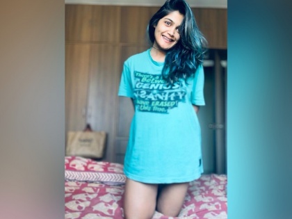 When Isha Keskar Wear BoyFriend Rishi Saxena T-Shirt, Photo Share On Instagram-SRJ | इशा केसकरने बॉयफ्रेंडच्या टी-शर्टचा केला असा वापर, तर युजर्सकडून मिळतायेत भन्नाट प्रतिक्रीया