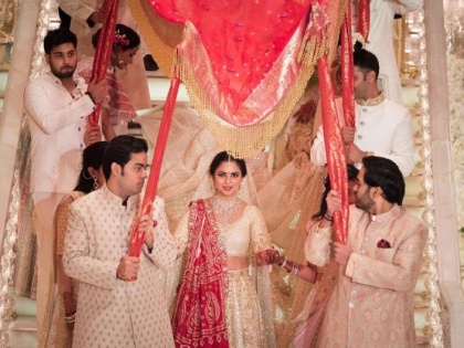 Isha Ambani-Anand Piramal wedding: Ranbir Kapoor, Aishwarya Rai Bachchan, Aamir Khan posed for a blockbuster photo at Isha Ambani’s sangeet | Isha Ambani Wedding : इशा अंबानीच्या लग्नातील हा फोटो झाला व्हायरल, नेटिझन्सने दिल्या अशा कमेंट्स