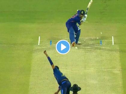 Ishan Kishan plays Mini Helicopter shot for Boundary India vs Sri Lanka 1st T20 Watch Video | Ishan Kishan Mini Helicopter Shot, IND vs SL 1st T20 : इशान किशनने मारला 'मिनी हेलिकॉप्टर' चौकार... तुम्ही पाहिलात का? (Video)