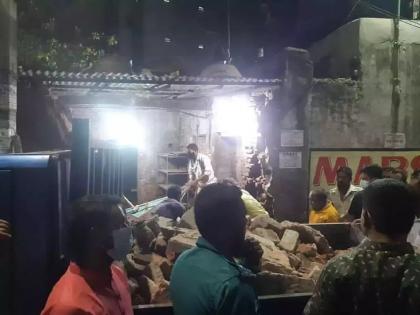 ISKCON Radhakanta temple in Bangladesh's Dhaka vandalized by 150 'extremists', murti attacked, money looted - Disturbing visuals | बांगलादेशातील इस्कॉन मंदिरावर हल्ला; जमावाकडून तोडफोड, अनेक जण जखमी