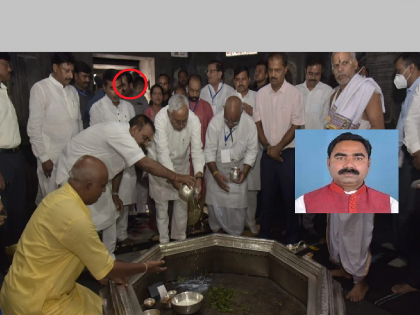 Bihar News; Controversy due to visit of Muslim minister in Vishnupada temple; Purification of temple by the administration | विष्णुपद मंदिरात मुस्लिम मंत्री आल्याने वाद; मंदिरात प्रशासनाकडून गर्भगृहाचे शुद्धीकरण