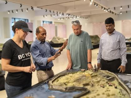 Israeli guests experience Shiva era at Satara museum | इस्रायली पाहुण्यांनी साताऱ्यातील संग्रहालयात अनुभवला शिवकाळ, गड-किल्ल्यांच्या प्रतिकृती पाहून झाले अचंबित Israeli guests experience Shiva era at Satara museum | इस्रायली पाहुण्यांनी साताऱ्यातील संग्रहालयात अनुभवला शिवकाळ, गड-किल्ल्यांच्या प्रतिकृती पाहून झाले अचंबित