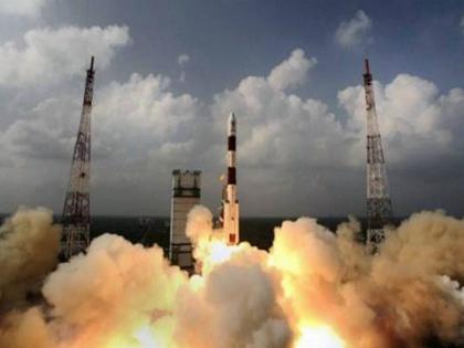  ISRO has started a space bus to provide astronomical information and it will leave from Nagpur  | या 'बस'मध्ये बसा अन् अंतराळ फिरून या...! 'अंतरिक्ष बस' विदर्भाच्या प्रवासावर; 'इस्त्रो'चे मंगळ मिशन 