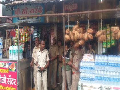 It has started raining in Kolhapur even as the Ganpati immersion is underway | गणपती बाप्पाच्या मिरवणुकीत पावसाची हजेरी; जोरदार पावसामुळे कार्यकर्त्यांची झाली तारांबळ